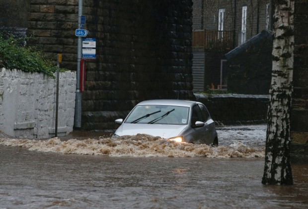 Britanya Noel'de sele teslim oldu 3