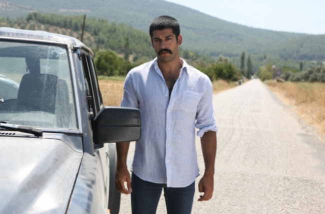 Instagram'da en çok takip edilen Türk ünlüler 10