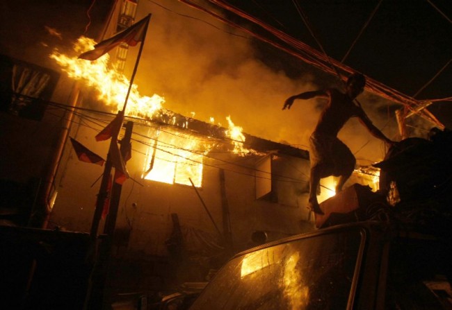 Filipinler'deki yılbaşı kutlamalarında bin ev yandı 1