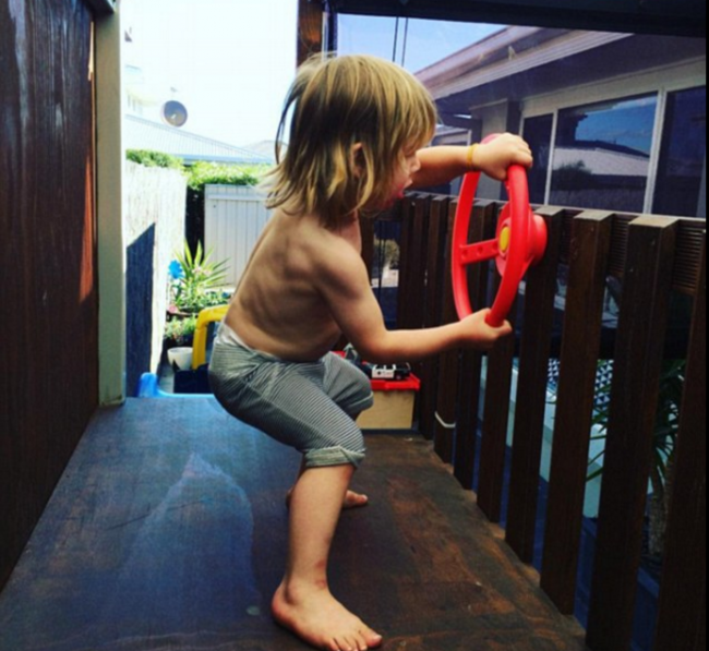 Henüz üç yaşında ve tam bir fitnes manyağı 5