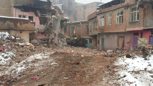 Sur'u harabeye çevirip kaçtılar 16