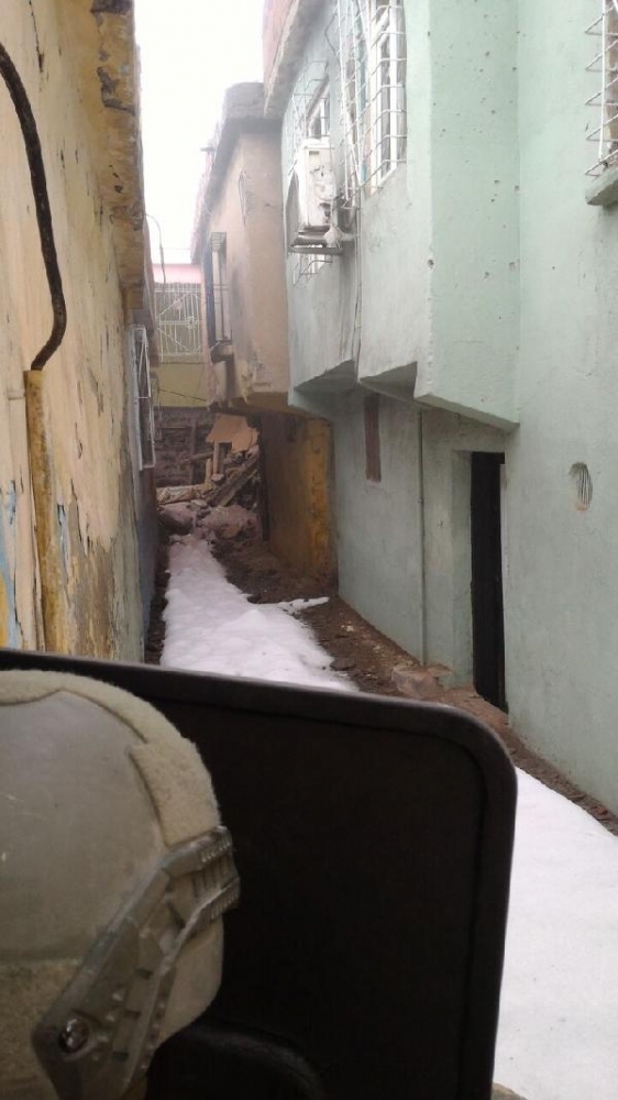 Sur'u harabeye çevirip kaçtılar 6