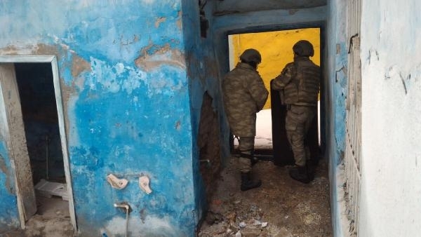 Sur'u harabeye çevirip kaçtılar 11