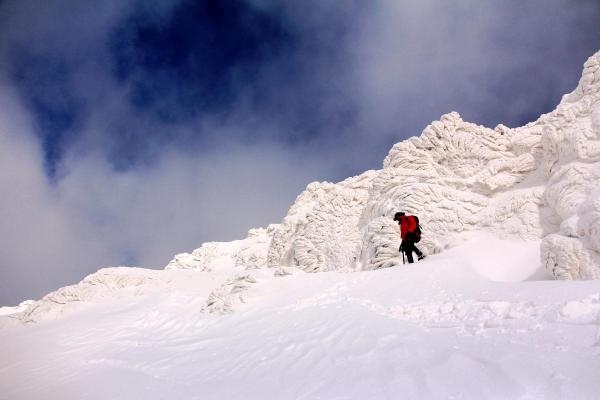Karlı zirvede adrenalin yürüyüşü 5