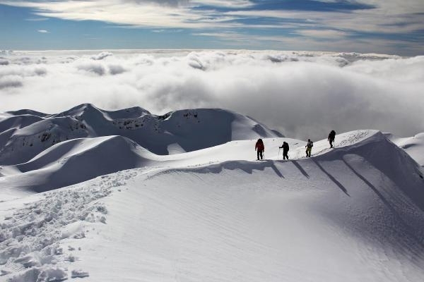 Karlı zirvede adrenalin yürüyüşü 3