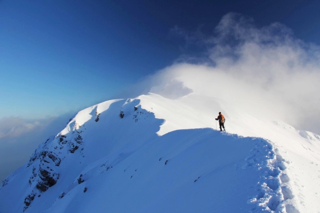 Karlı zirvede adrenalin yürüyüşü 1