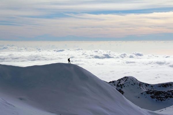 Karlı zirvede adrenalin yürüyüşü 6
