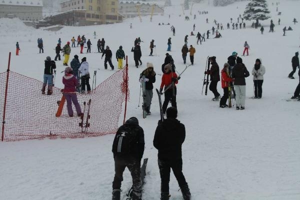 Uludağ'da kar kalınlığı 95 cm oldu turistler akın etti 7