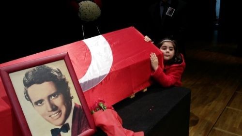 Erken yaşlarda kalp kriziyle üzen ünlüler 9