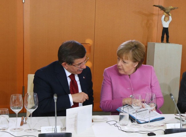 Davutoğlu-Merkel görüşmesinde neşeli anlar 7