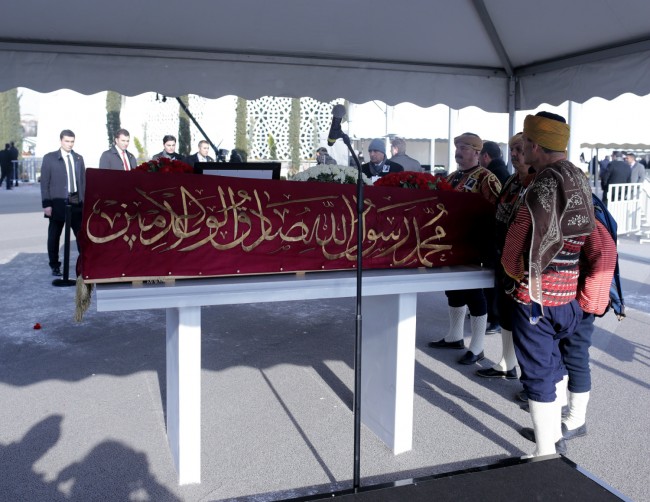 Mustafa Koç çelenklerle uğurlandı 11