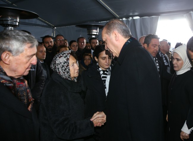 Mustafa Koç çelenklerle uğurlandı 13