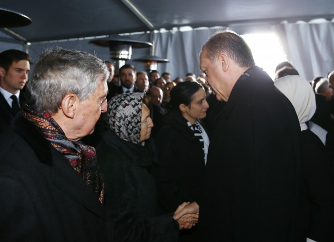 Mustafa Koç çelenklerle uğurlandı 14