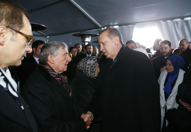 Mustafa Koç çelenklerle uğurlandı 15