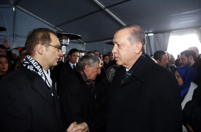 Mustafa Koç çelenklerle uğurlandı 17