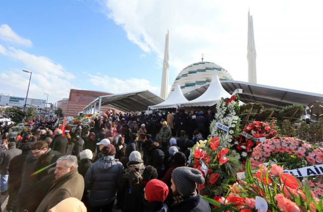 Mustafa Koç çelenklerle uğurlandı 26