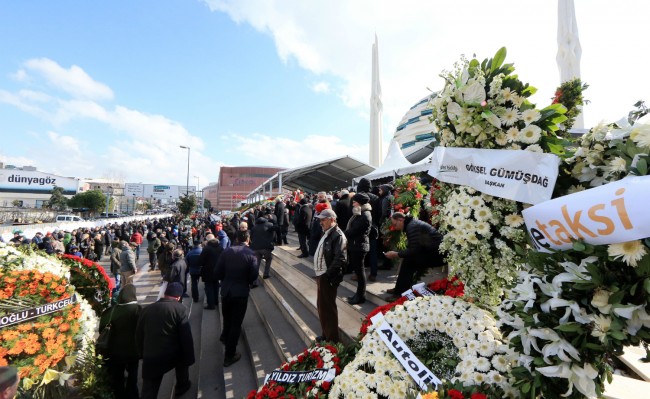 Mustafa Koç çelenklerle uğurlandı 27