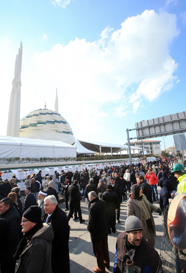Mustafa Koç çelenklerle uğurlandı 28