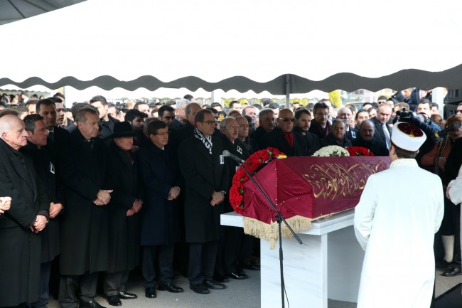 Mustafa Koç çelenklerle uğurlandı 1