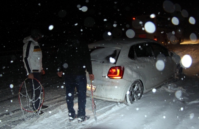 Bolu Dağı'nda kar ve tipi ulaşımı durdurdu 1