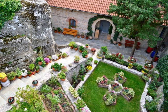 James Bond’un zirvedeki manastırı 2