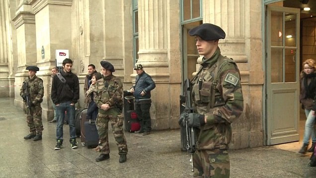 Fransa'da sokaktaki askerlerin günlük maliyeti 1 milyon avro 13