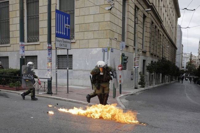 Yunanistan'da 'grev ateşi' 14