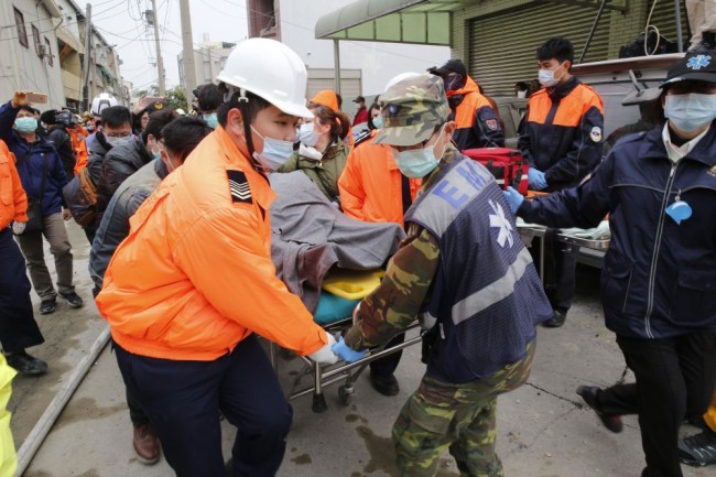 Tayvan'daki depremden dramatik kareler 10