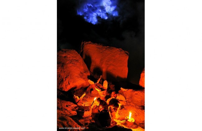 Endonezya'daki mavi volkanın sırrı 8