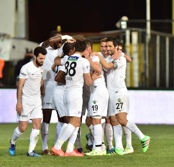 Fotoğraflarla Akhisar Bld-Galatasaray maçı 5