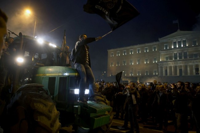 Atina'da traktörlü isyan 6