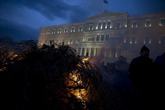 Atina'da traktörlü isyan 10