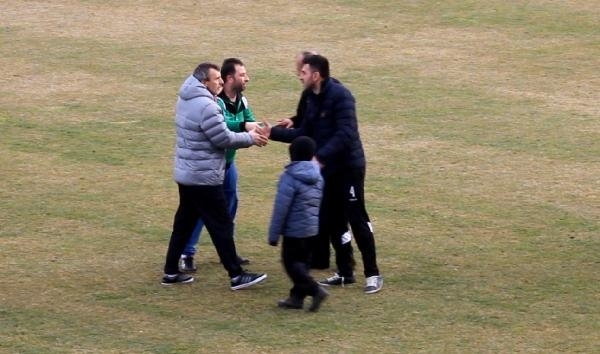 Önce kavga ettiler sonra sarıldılar 2