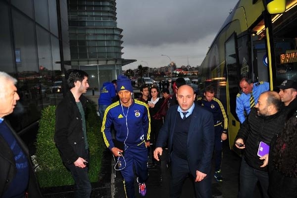 Fenerbahçe Bursa’da çiçeklerle karşılandı 11