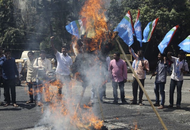 Hindistan'da kast ve su protestoları: 10 ölü 2