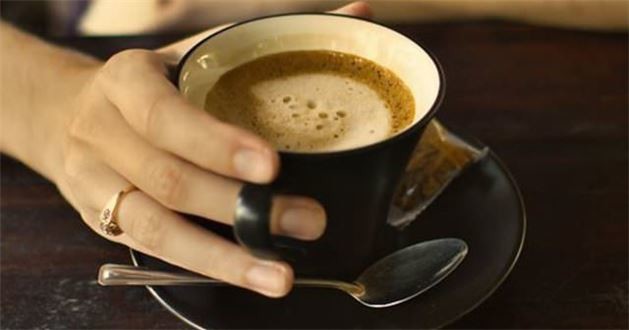 Kahvenin içine atılan bir parça tereyağı bakın ne işe yarıyor? 4