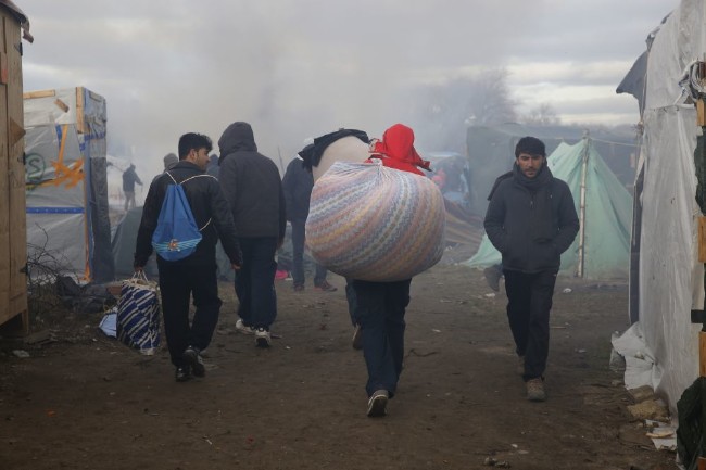 Fransa'da sığınmacı kampı alev alev 18