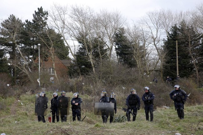Fransa'da sığınmacı kampı alev alev 21