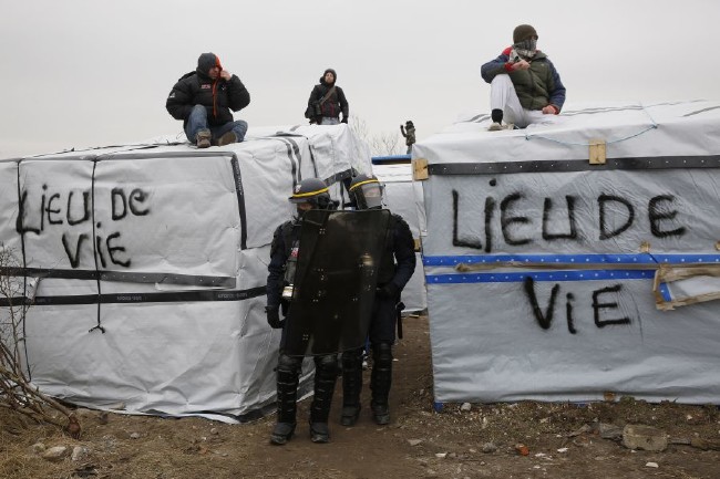 Fransa'da sığınmacı kampı alev alev 23