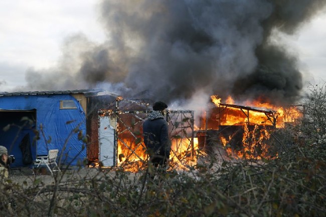 Fransa'da sığınmacı kampı alev alev 2
