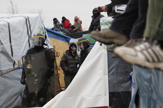 Fransa'da sığınmacı kampı alev alev 4