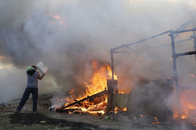 Fransa'da sığınmacı kampı alev alev 6
