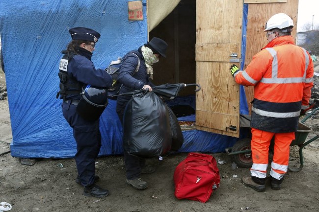 Fransa'da sığınmacı kampı alev alev 11