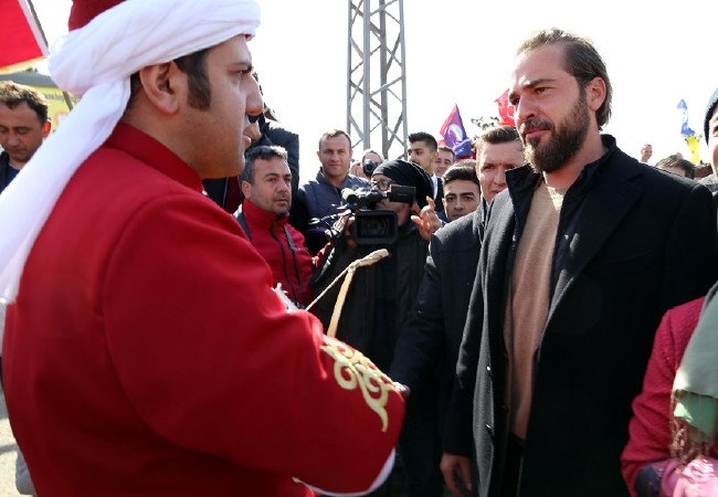 "Diriliş Ertuğrul" ekibine mehteranlı karşılama 6