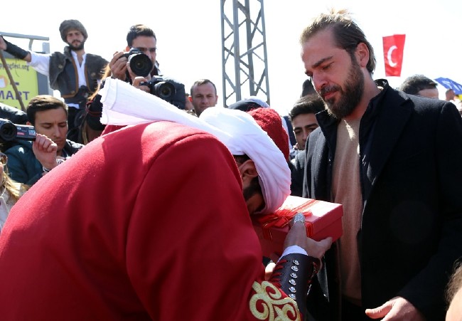 "Diriliş Ertuğrul" ekibine mehteranlı karşılama 20