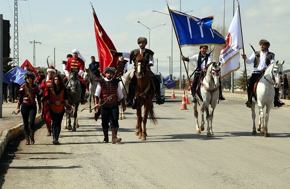 "Diriliş Ertuğrul" ekibine mehteranlı karşılama 3