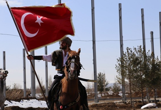 "Diriliş Ertuğrul" ekibine mehteranlı karşılama 8