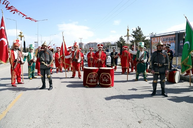 "Diriliş Ertuğrul" ekibine mehteranlı karşılama 10