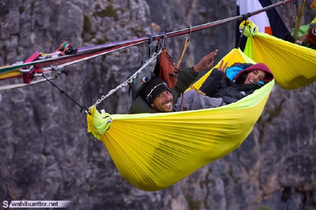 Renkli hamaklarla barışın simgesi 3