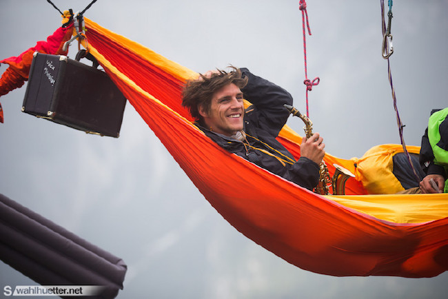 Renkli hamaklarla barışın simgesi 4